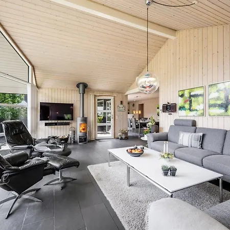 Fritzi - 1-7km From The Sea By Interhome